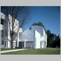 Richard Meier, Hartford Seminary (1978–1981), photo on architecture-history.jpg